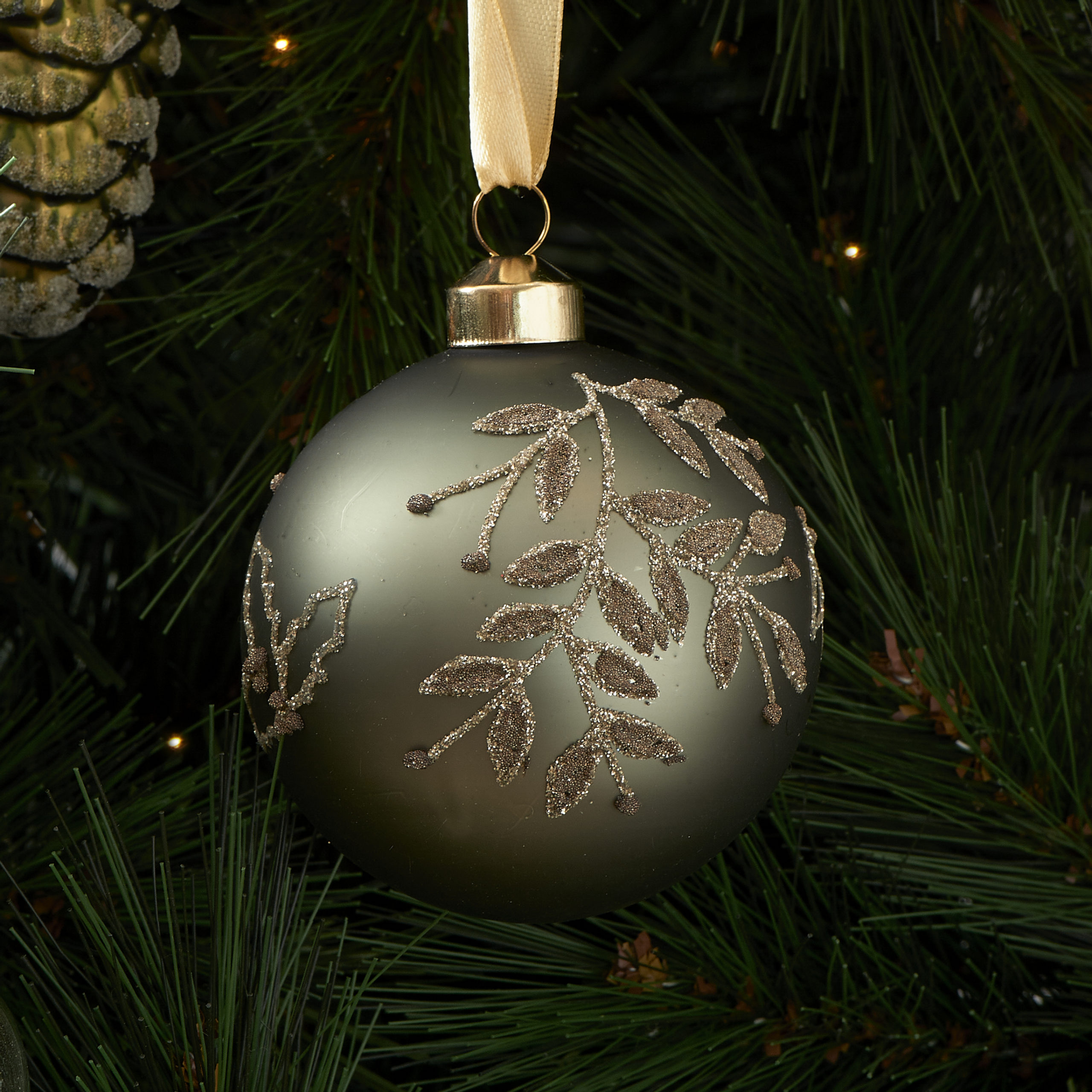 Lovely Mistletoe Orn. green Dia 8