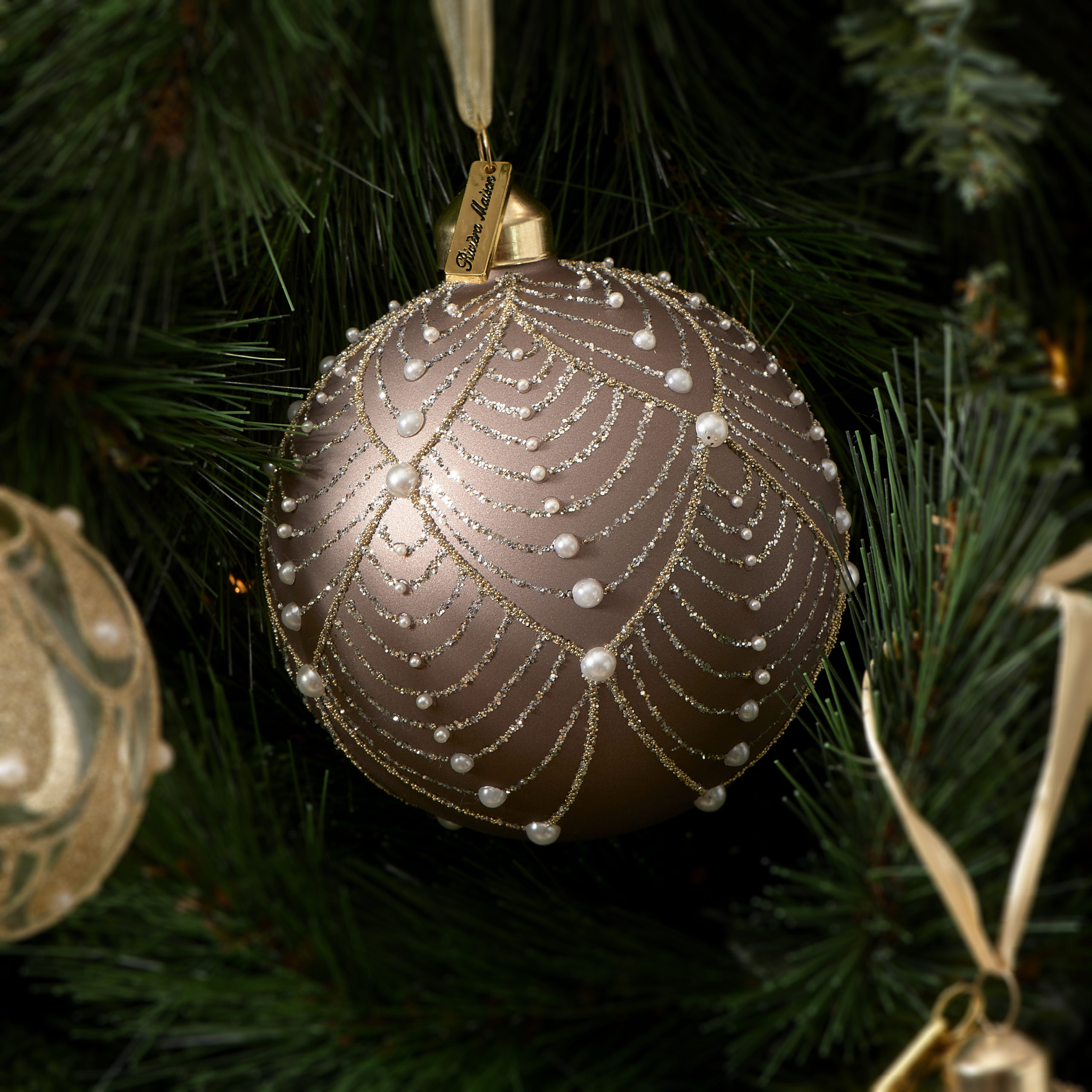 Ballad Mauve Pearl Ornament Dia 10