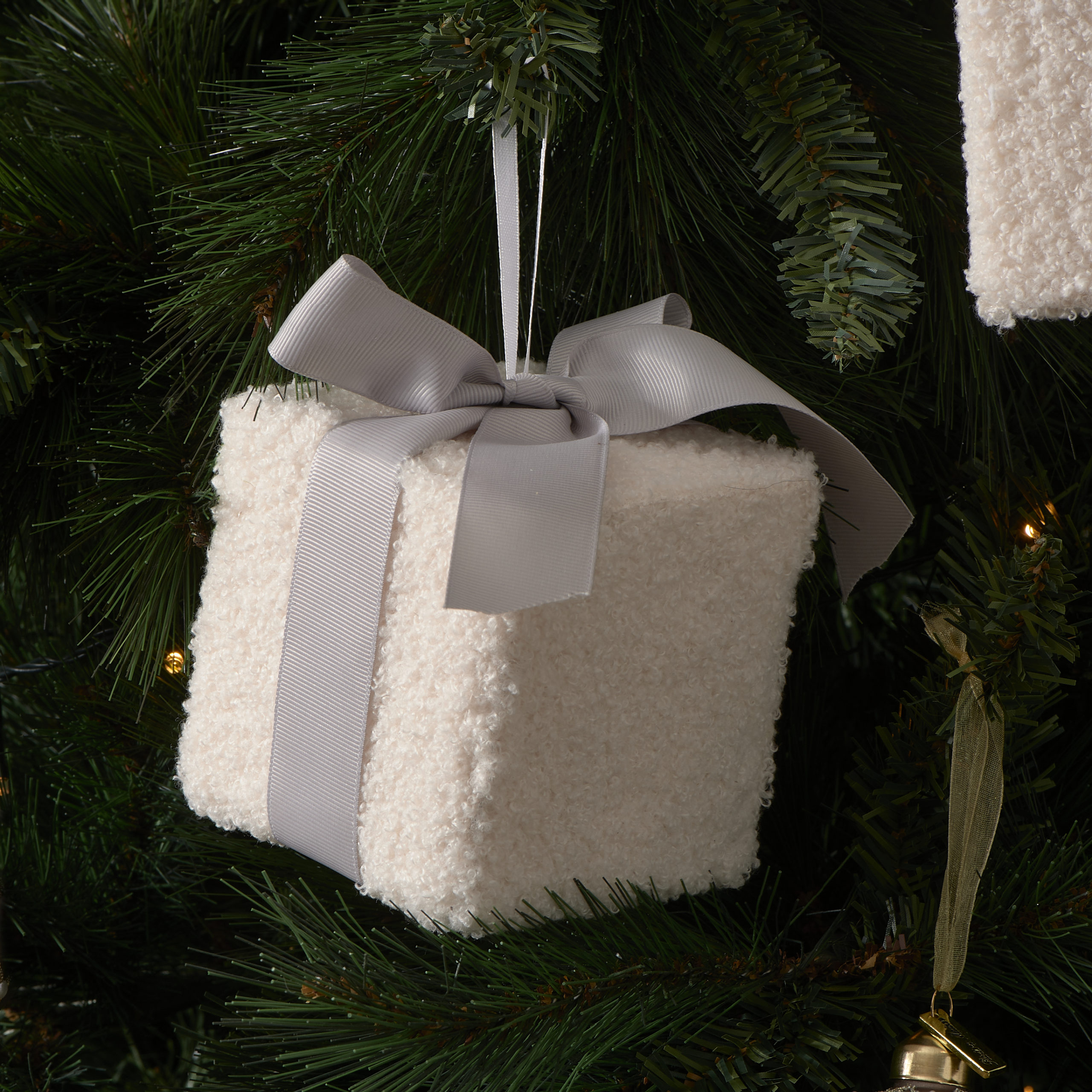 Cosy Christmas Present Ornament M