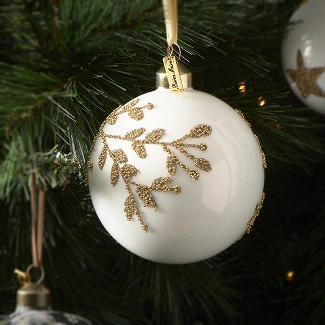 Lovely Mistletoe Orn. gold Dia 10