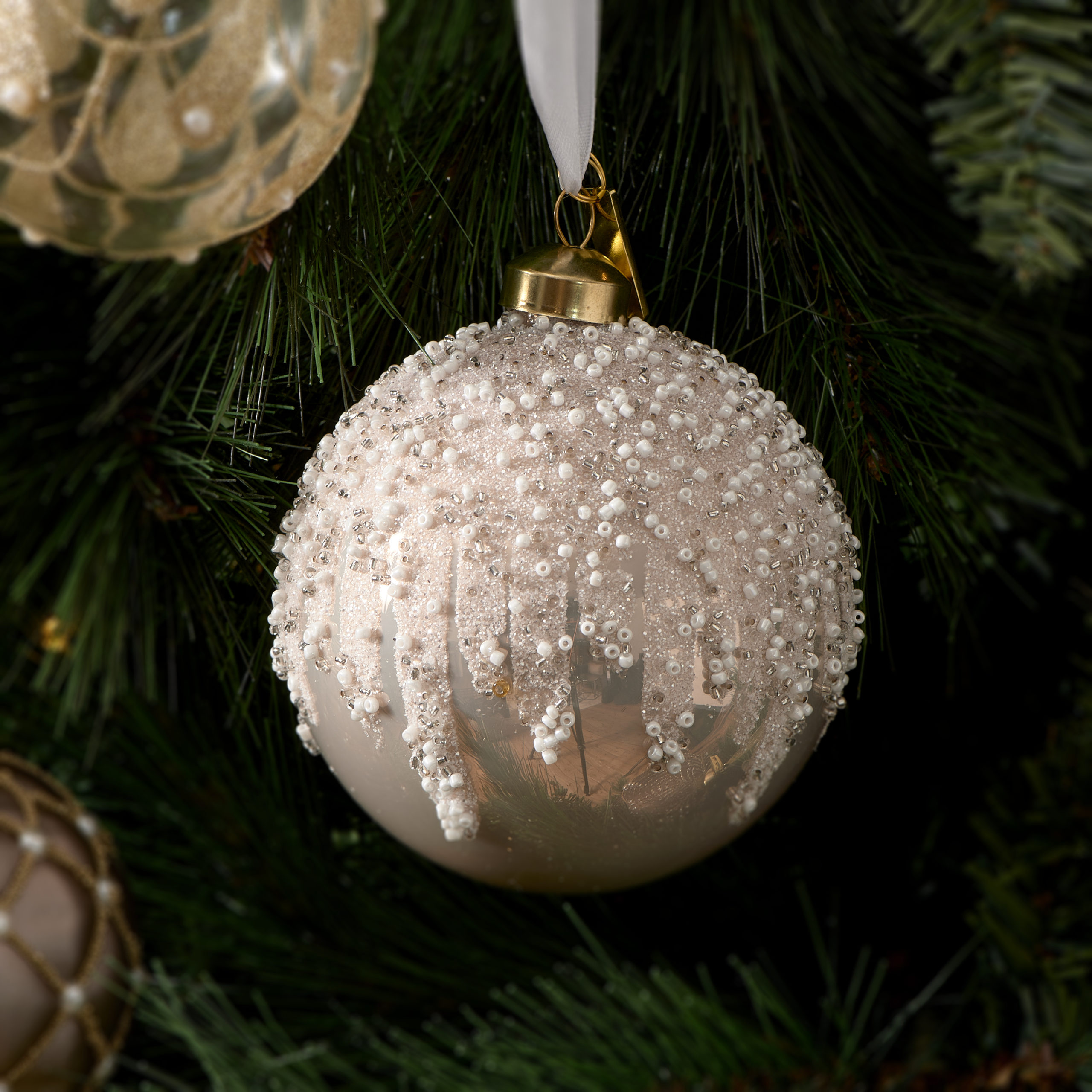 Glitter Everywhere Ornament Dia 10
