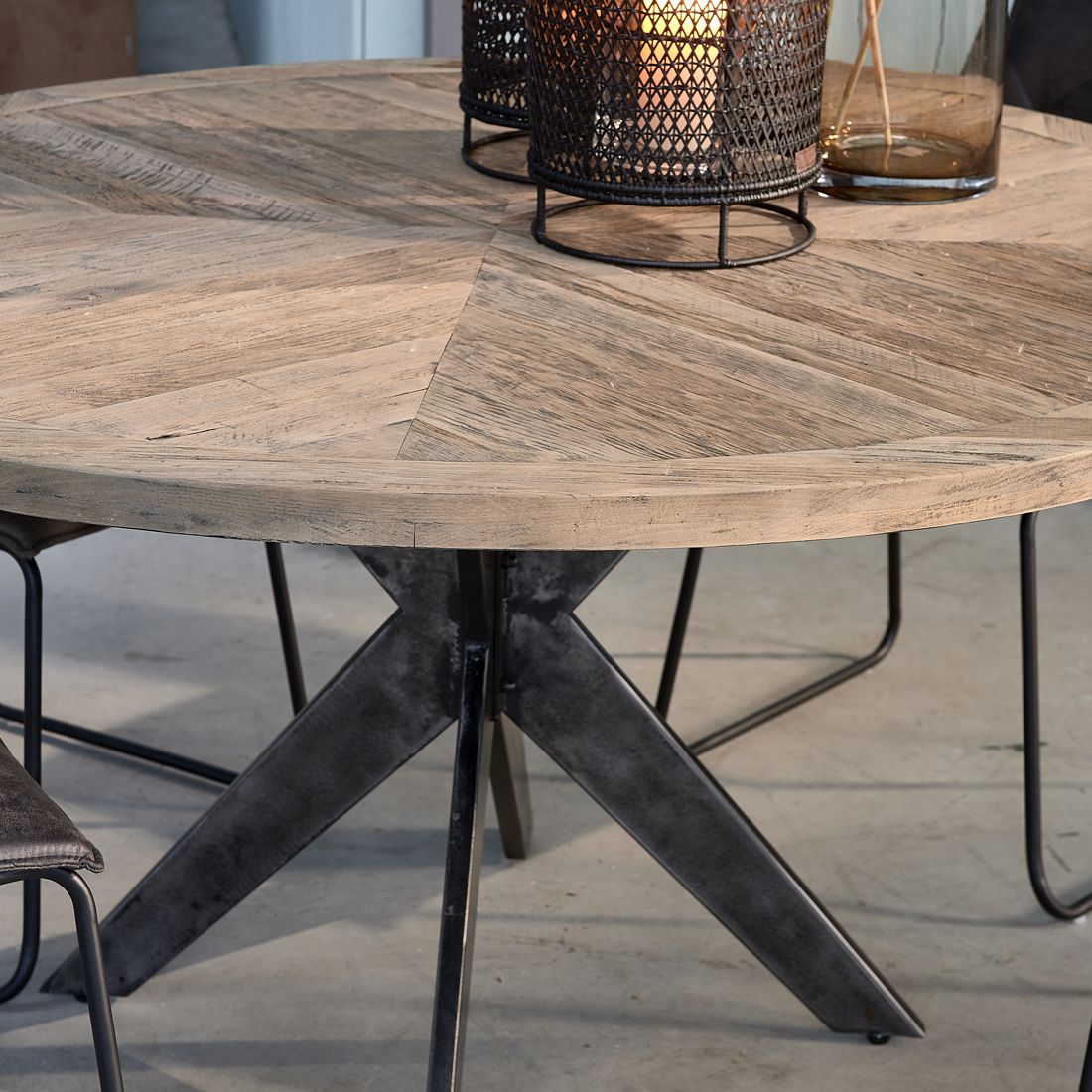 Falcon Crest Dining Table D150