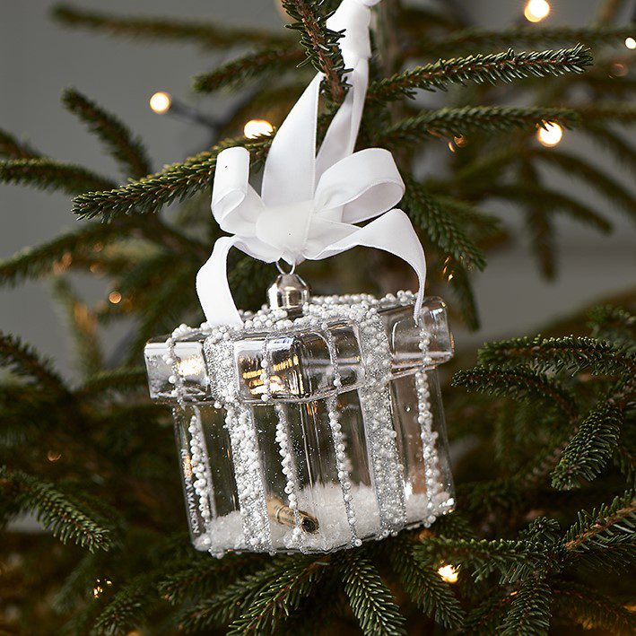 Glitter & Beads Present Ornament silver