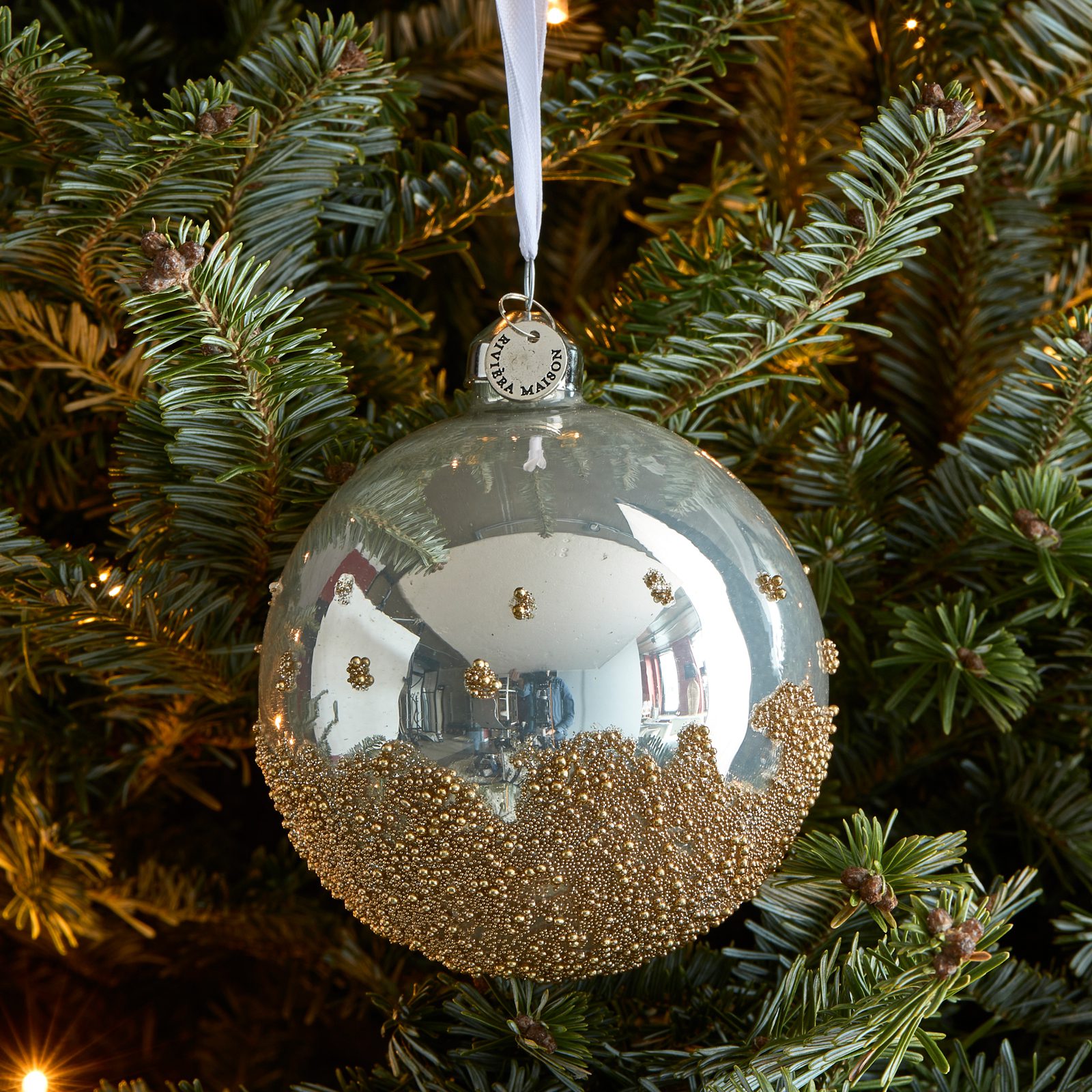 A Golden Christmas Ornament Dia 10