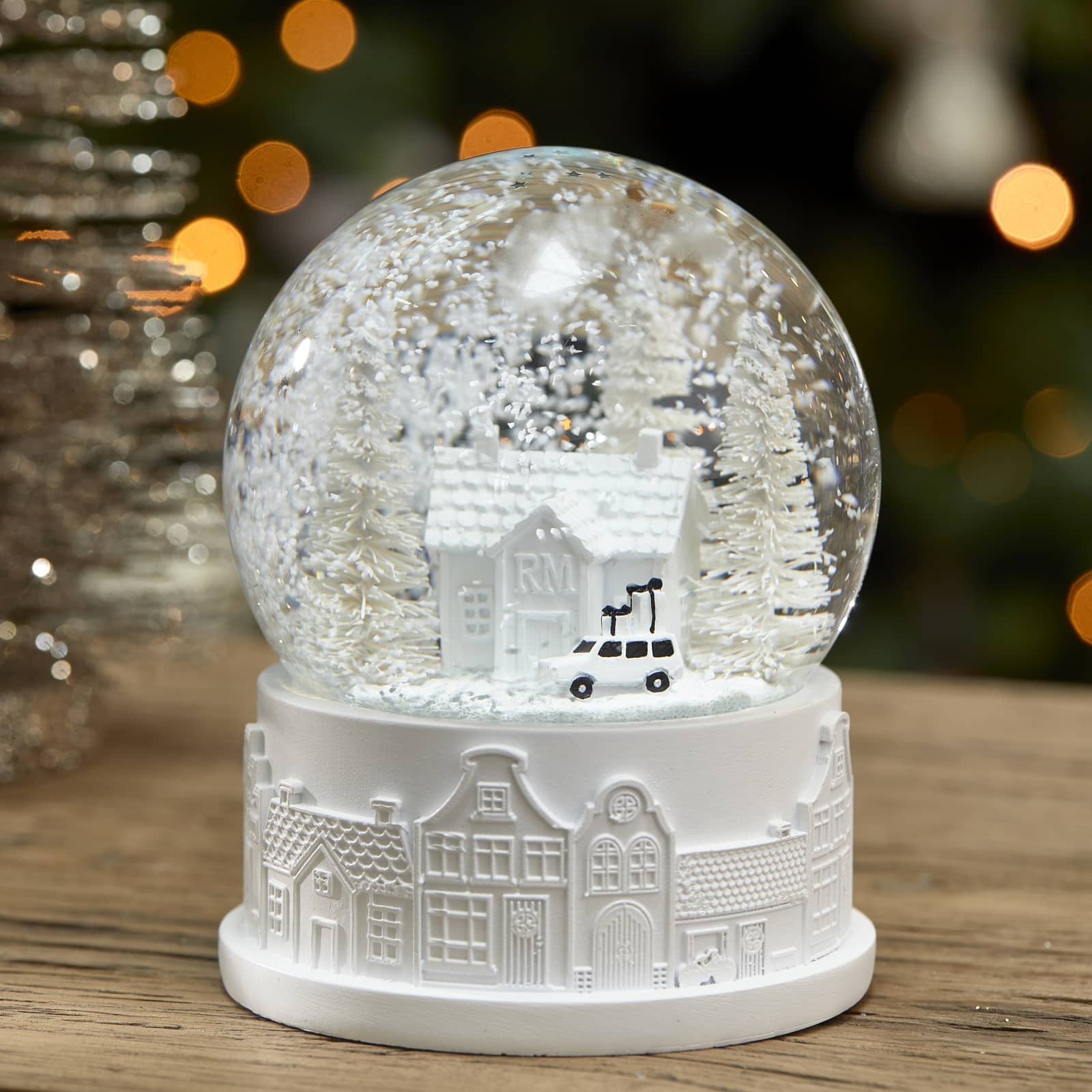RM Winter Wonderland Snow Globe