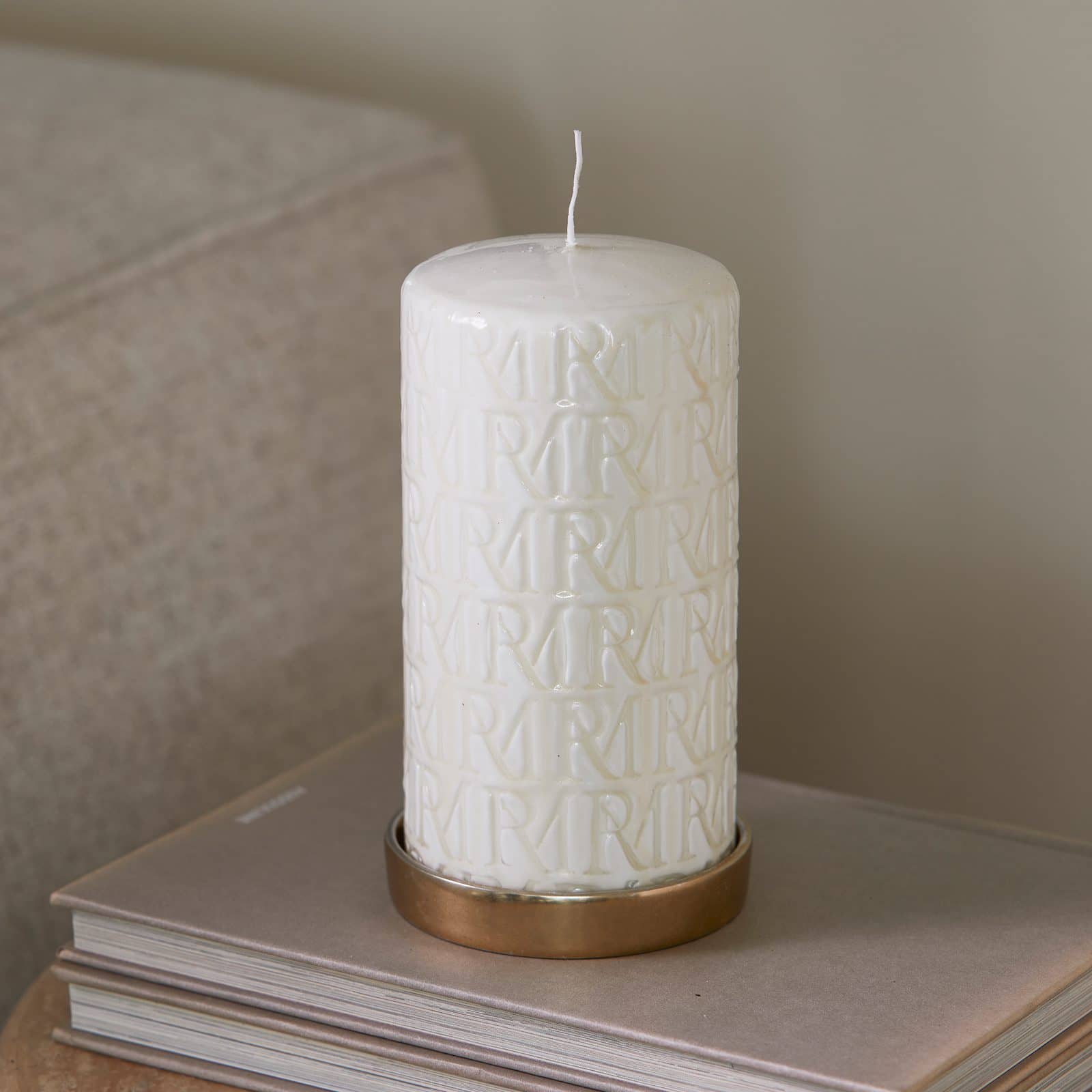 RM Monogram Pillar Candle white9,5x19