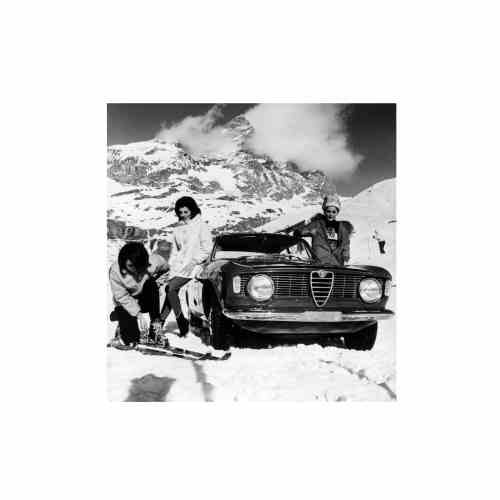 Bilde av Glass picture Alfa Romeo winter girls and ski