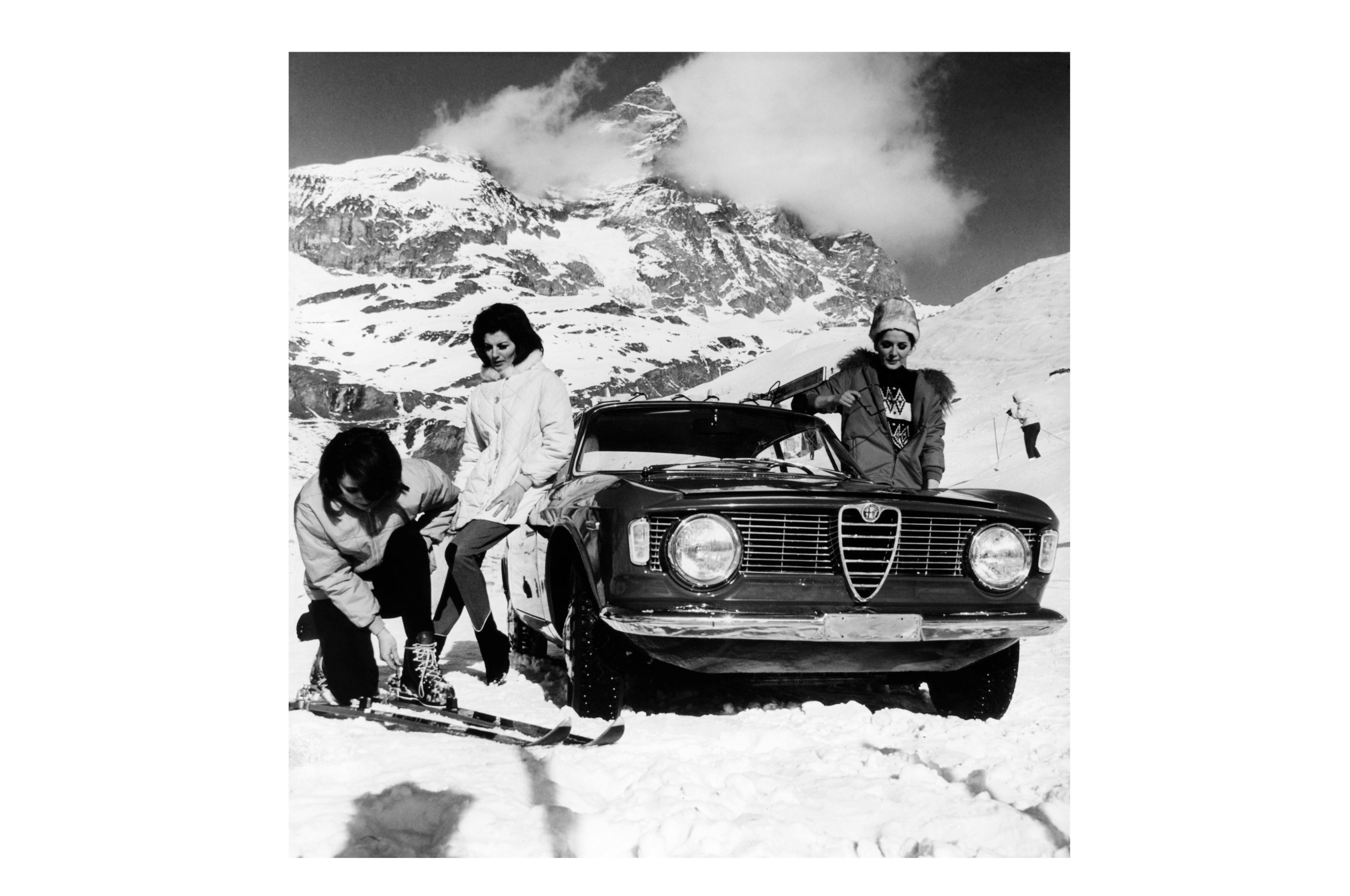 Bilde av Glass picture Alfa Romeo winter girls and ski