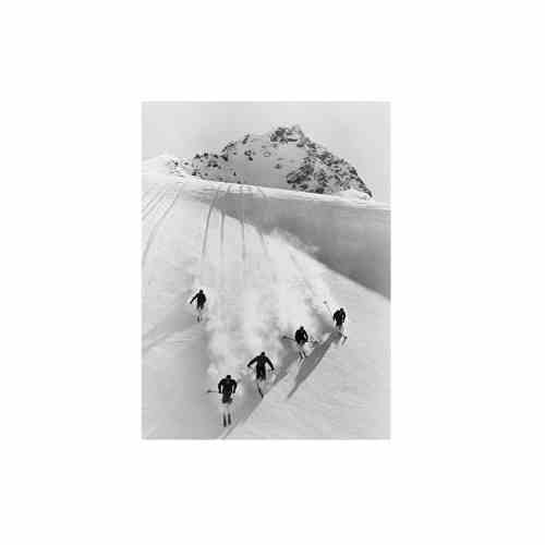 Bilde av Glass picture five men skiing downhill