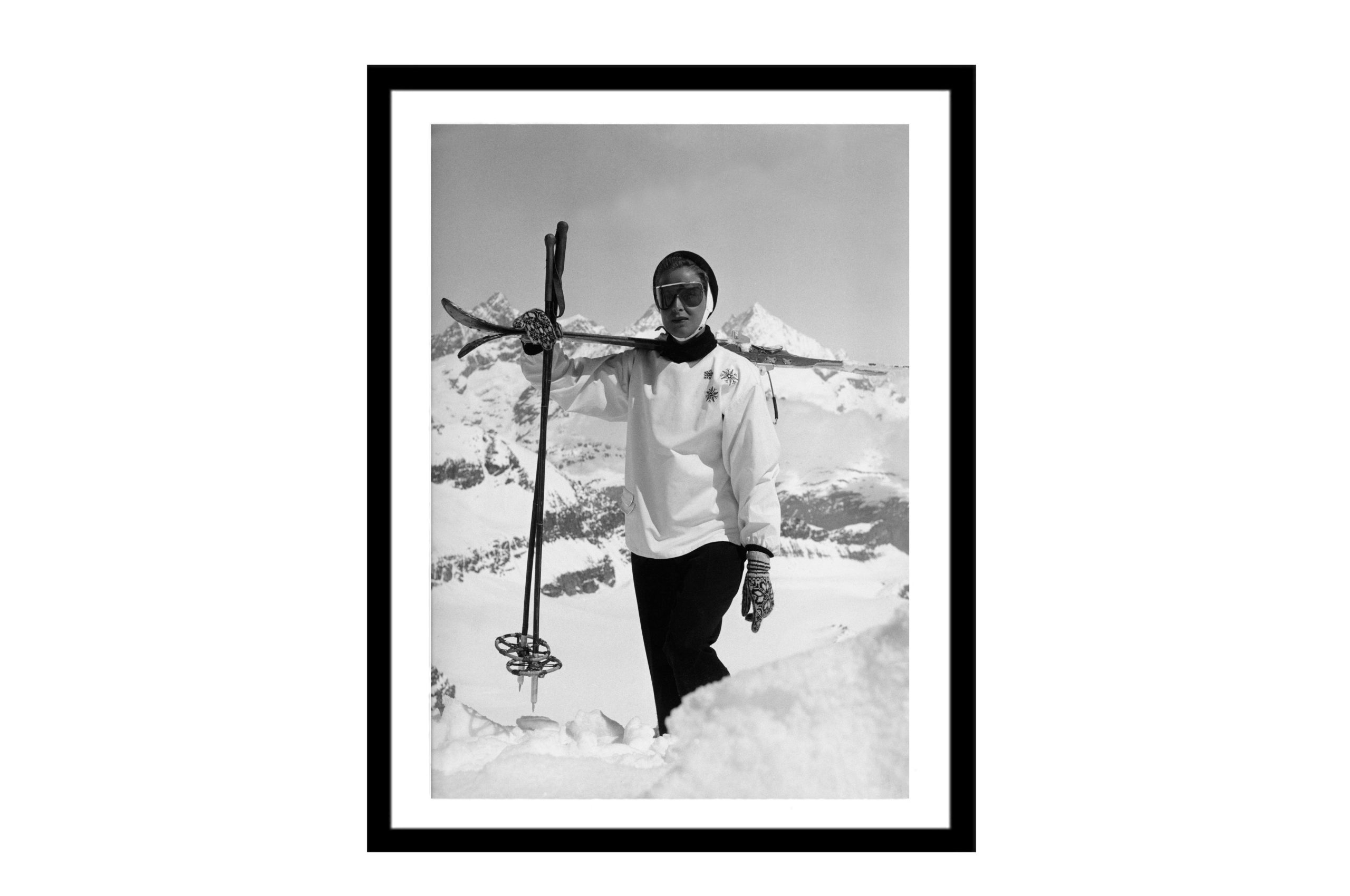 Bilde av Glass picture w/frame woman carrying skis