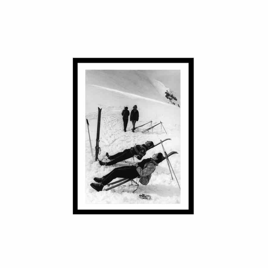 Bilde av Glass picture w/frame relaxing in the sun