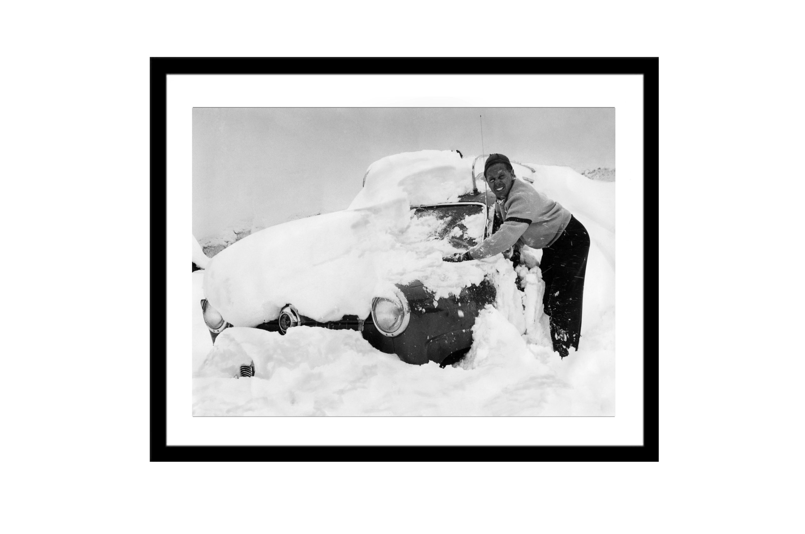 Bilde av Glass picture w/frame cleaning car from snow