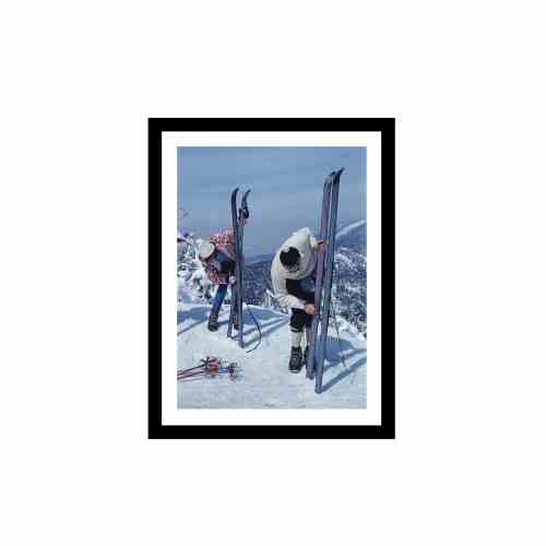 Bilde av Glass picture w/frame Smear skis in the hill.