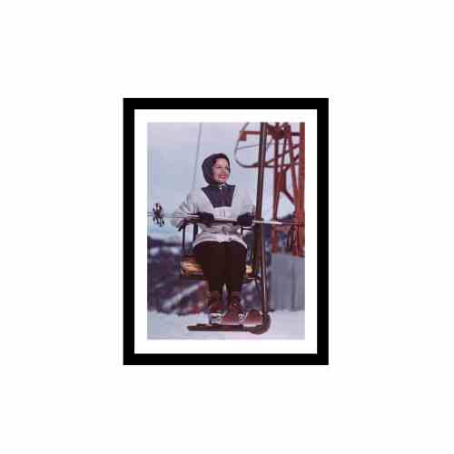 Bilde av Glass picture w/frame woman takes ski chair lift