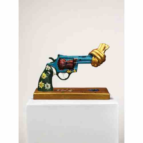 The Knotted Gun - Patrizia Gucci