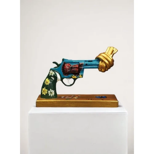 The Knotted Gun - Patrizia Gucci